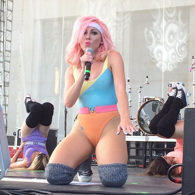 s4n55d7c.jpg